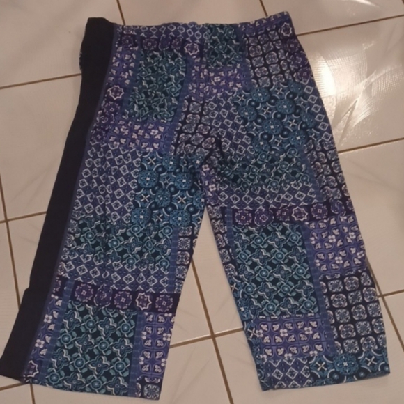 4/$60 New 2 pc. Blue Abstract Loungewear/Pajama Capri Length Set - Size XL - Picture 7 of 14